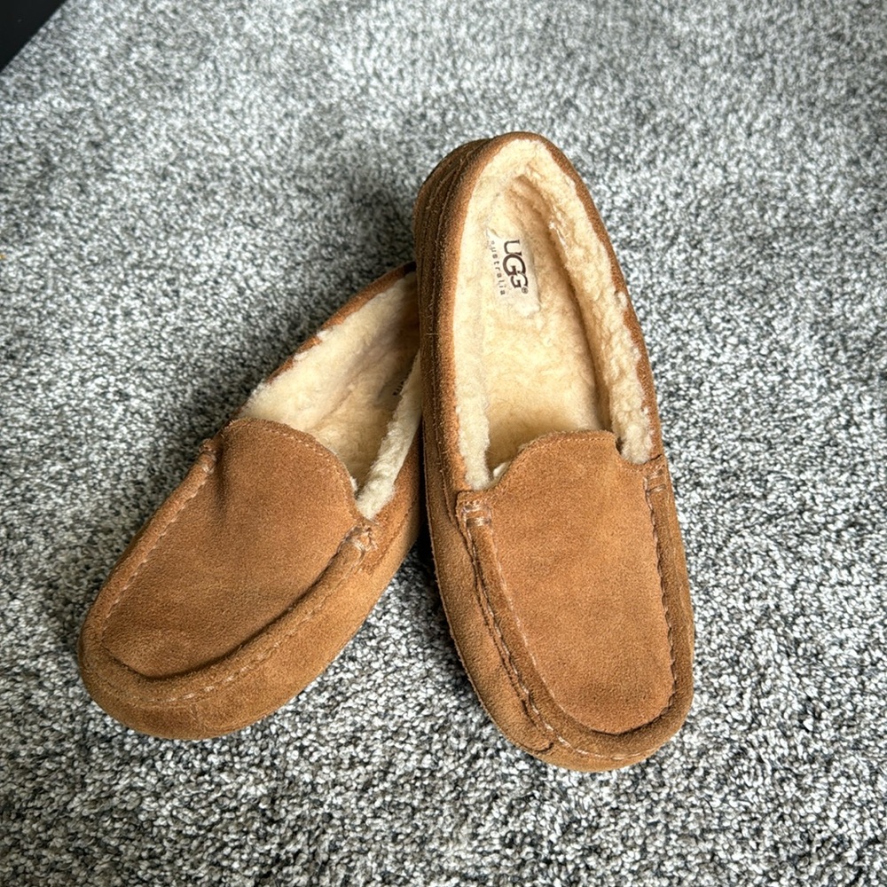 UGG Ascot slippers